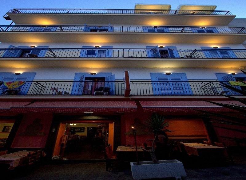 Hostal Ferrer San Antonio  Exterior photo